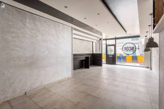 Winkelpand op strategische locatieDit winkelpand is gelegen in de Lange Beeldekensstraat 163, een straat met commerciële mogelijkheden in Antwerpen...