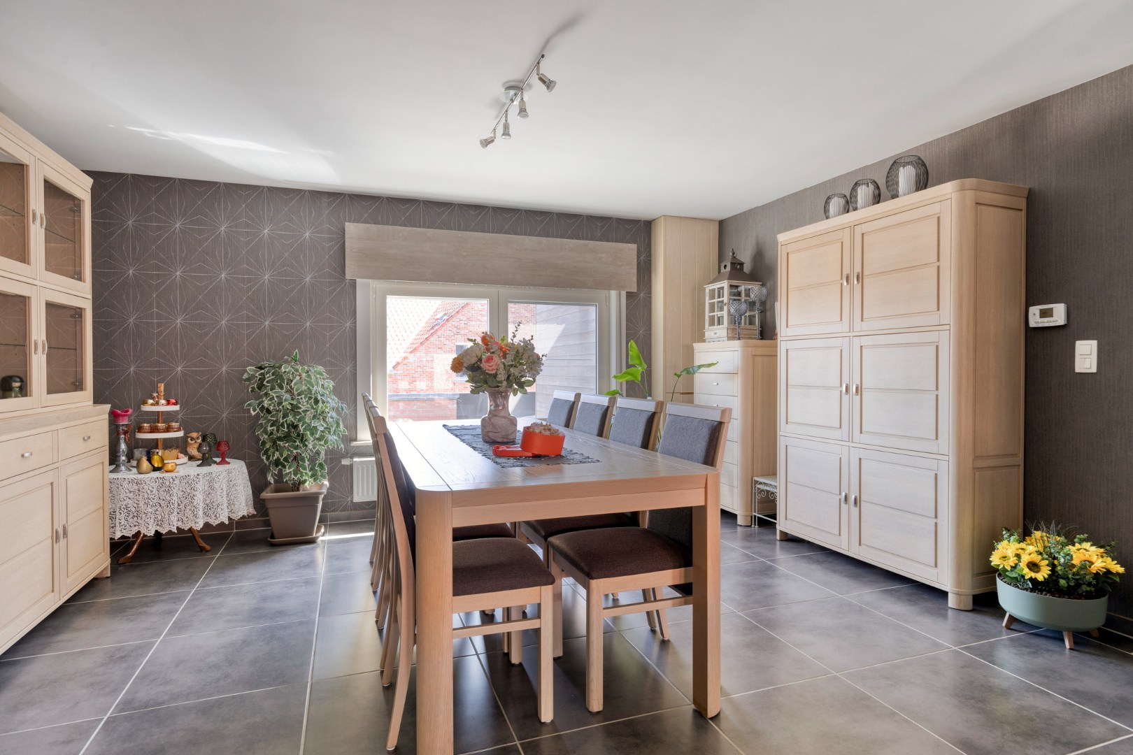 Ruime instapklare woning met multifunctionele ruimte en topligging te Ledegem - foto 2