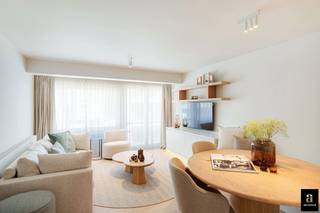 Appartement luxueusement rénové bénéficiant d’une situation exceptionnelle, à quelques pas de la Place du Phare, des commerces et de la...