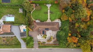 Uitzonderlijk gelegen laagbouwvilla op 'Oud Prinselijk Domein' te Retie met o.a. 2 à 3 slaapkamers, riante en lichtrijke woonkamer (tot in...