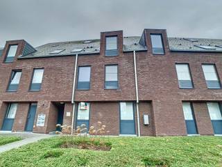 Bienvenue à la Résidence Hof ter Laak !Cet appartement au rez-de-chaussée, entièrement rénové, offre l'alliance parfaite entre confort moderne et...