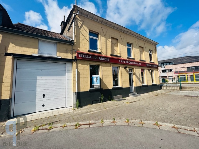Handelspand met 5 slk, vernieuwde garage en atelierruimte - photo 1