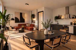 <p><b>Welcome to this excellently renovated apartment in the heart of Antwerp</b></p><p>This attractive 83m² apartment combines authentic charm with modern comfort. The property is located in a historic building with characteristic brick walls that you will find throughout the interior, which gives this home a unique and warm atmosphere.</p><p><b>Layout and rooms:</b> The apartment features two spacious bedrooms, each with large windows that let in plenty of natural light. The bedrooms are finished with warm woodwork and offer plenty of storage space thanks to the convenient built-in closets. The living room is an open, bright space with a pleasant layout, ideal for both relaxation and entertaiment.</p><p><b>Kitchen:</b> The modernized kitchen features a green kitchenette with all the necessary appliances, including a modern range hood. This spacious cooking element integrates perfectly into the open living space.</p><p><b>Bathroom:</b> The pleasant bathroom has been completely updated with a black shower enclosure, sink and modern fixtures. An angled radiator provides comfort and style.</p><p><b>Details:</b> The apartment features a practical hallway closet for additional storage space. The finish with parquet floors, stylish curtains and modern accessories make this property immediately employable and fully ready for occupancy.</p><p><b>Location:</b> Located in lively Antwerp, close to stores, restaurants and public transport. An ideal choice for those looking for a stylish and functional apartment in a vibrant area.</p>