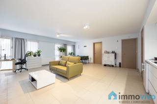 ALGEMEENIn het hart van Wommelgem vinden we dit recent (Bj. 2005) appartement terug in een mooi gebouw met parking. Het lichtrijke appartement...