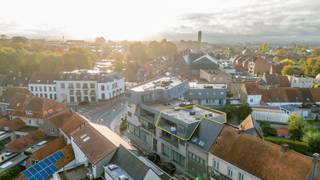 Dit ruime appartement, nabij het centrum van Tielt, deed destijds dienst als modelappartement en werd daardoor tot in de puntjes afgewerkt.Het...