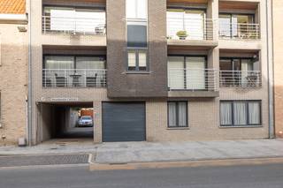  * Open parkeerplaats; * Afmetingen: 5 m x 2,66 m. ...