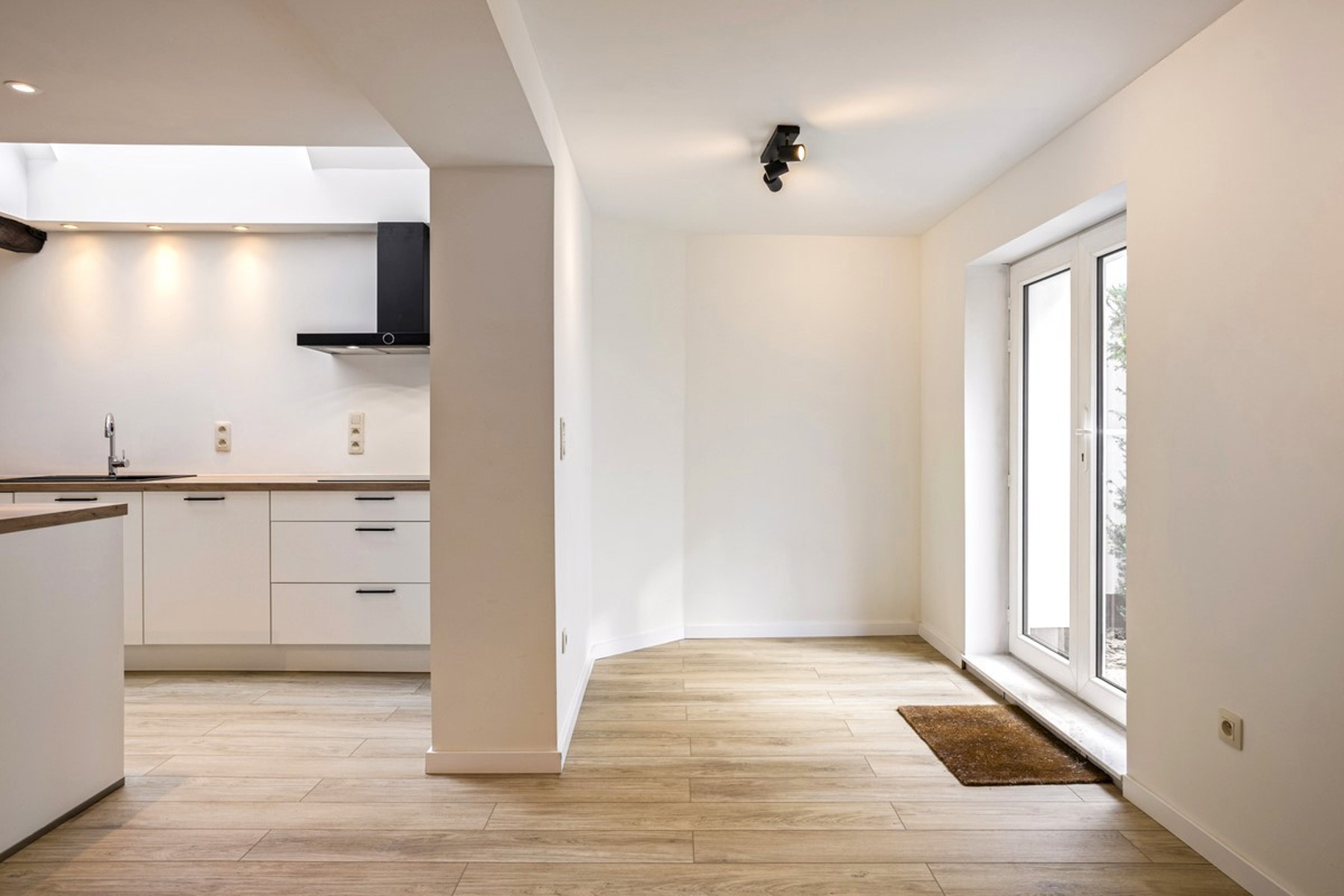 Gerenoveerde woning met 2 slpk en tuin in centrum Boechout - foto 4
