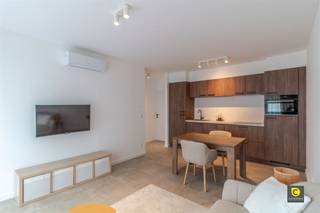 Prachtig gerenoveerd GLV 1 slaapkamer appartement met airco en ZW-terras in't groen!Dit zopas gerenoveerd pareltje kent een hoge afwerkingsgraad en...