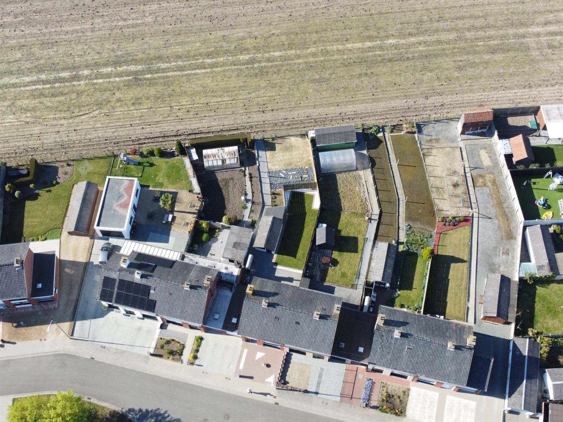 Rustig wonen in een doodlopende straat, met open zicht en een ruime tuin - foto 3