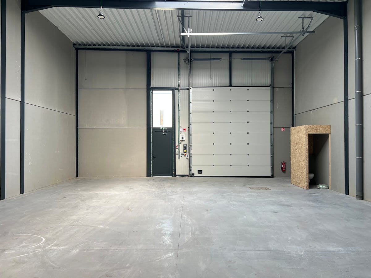 Nieuwbouw KMO-unit van ca. 165 m² in Pittem. - foto 3
