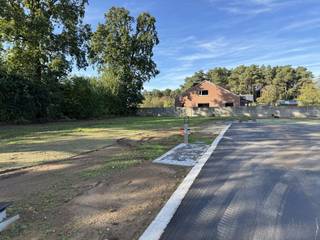 Een heerlijke, rustige plek voor jouw gezin? Dat vind je in Klissenhoek in Vorselaar. Op deze mooie nieuwe woonlocatie biedt Danneels ook bouwgronden te koop aan. <br /><br />De loten 6 tot en met 9 zijn ruime villapercelen die combineren een mooie straatbreedte met een aanzienlijke diepte, waardoor je hier volop kan genieten van een ruime, perfect zuidwest georiënteerde woning met mooie tuin. <br /><br />De percelen worden te koop aangeboden zonder bouwverplichting. Je kiest dus helemaal vrij met welke bouwpartner(s) je samenwerkt en wanneer je hier gaat bouwen.<br /><br />Ideale ligging in nieuwe familievriendelijke en groene woonbuurt, dicht bij het centrum en alle faciliteiten.