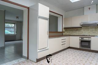 Op wandelafstand van de Leie vinden we deze woning terug. Wie geen schrik heeft om de handen uit de mouwen te steken kan van de Koestraat 106...