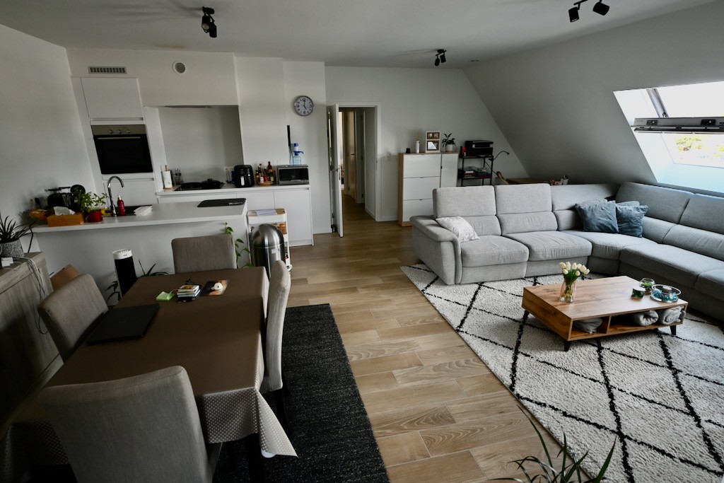 Mooi dakappartement met 1 slaapkamer ! - foto 4