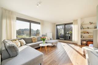 Prima gelegen duplex-appartement in het centrum van Kasterlee met twee slaapkamers, twee terrassen. Garage voor 2 wagens achter elkaar en...