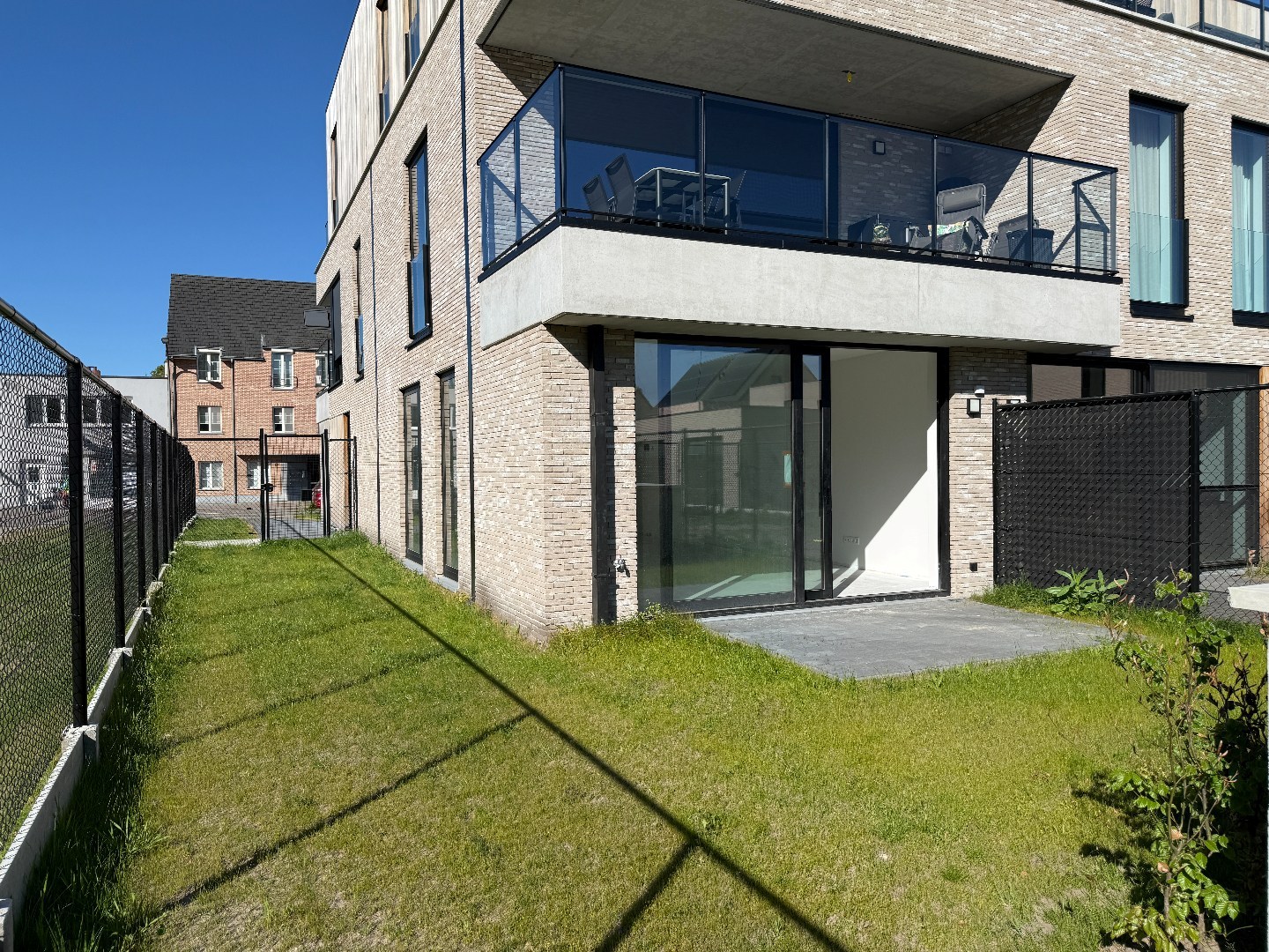 Laatste gelijkvloers 2-slpk appartement met tuin, 1 stpls en een kelder - foto 1