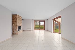 Te koop: ruime open bebouwing in Beigem, Vlaams-Brabant, met een royale tuin van 1120 m².Deze woning uit 1995 biedt een solide basis voor wie op zoek...