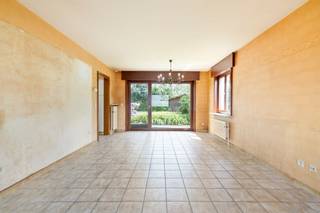 The layout: Ground floor:- entrance hall with guest toilet- bright living space with a view of the garden- kitchen- spacious garage with...