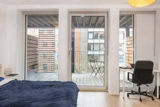 BRUSSEL, Europese wijk, recente studio van ± 36 m² woonoppervlakte op de 5e verdieping van een gebouw uit 2016. Het omvat: inkomhal met...