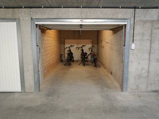 Garage in de Residentie Merel met de volgende afmetingen:<br />Inrijbreedte: 2m36<br />Inrijhoogte: 1m89<br />Diepte garage: 5m70<br />Breedte garage: 2m77<br />Hoogte garage: 2m40