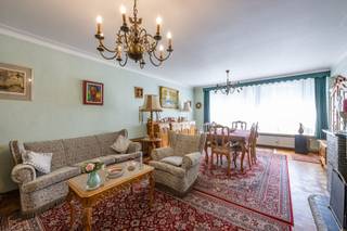 <p><span>Te renoveren, ruim appartement (90 m²) met twee slaapkamers en terras.</span></p><p><span>Het appartement is uitstekend gelegen op wandelafstand van het Rivierenhof, winkels en openbaar vervoer en bevindt zich op de tweede verdieping van een verzorgd gebouw.</span></p><p><span>Indeling:</span></p><p><span>inkomhal met ingemaakte vestiairekast, lichtrijke ruime living (ca. 32 m²) op parket, geïnstalleerde keuken, twee slaapkamers (ca. 14 m² en 9 m²) elk toegang gevend tot het terras, badkamer met ligbad en aansluiting wasmachine, en een apart toilet. Bij het appartement hoort tevens een privatieve kelder. </span></p><p><span>Extra info:</span></p><p><span>- zeer goed onderhouden</span></p><p><span>- breedte 7 meter, veel lichtinval</span></p><p><span>- rustige, gunstige ligging nabij Groendomein Rivierenhof, winkels, openbaar vervoer en invalswegen.</span></p><p><span>- garagebox optioneel aan te kopen aan € 30.000</span></p>