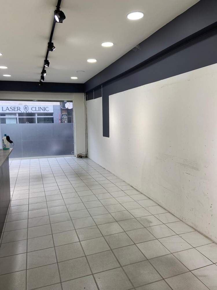 Gebouw met gemengd gebruik, handelspand + woonst, ideaal gelegen - foto 2