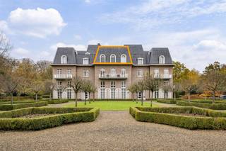 Ruim kasteelappartement gelegen op een unieke locatie, midden in het rustige parkdomein ‘Blauwhof’, vlakbij het centrum van Kapellen! Het...