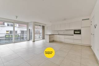 Deze prachtige assistentiewoning, gelegen op de eerste verdieping, is de perfecte plaats waar senioren zelfstandig kunnen wonen met toegang...