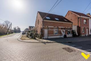 Charmante woning met brocante winkel en theehuis in Sint-Jozef-Olen.Stap binnen in een plek waar wonen, charme en beleving samenkomen.Deze romantisch...