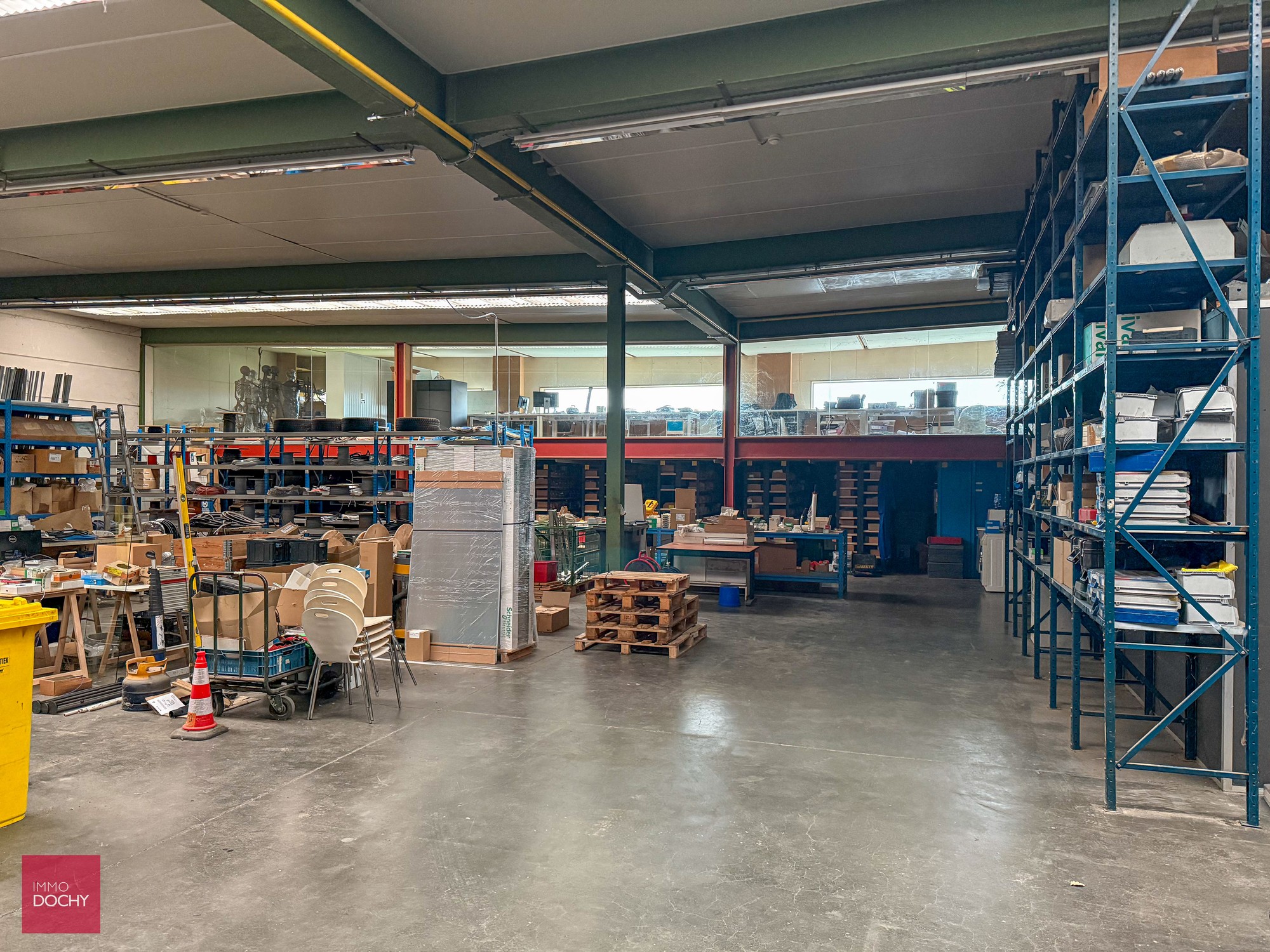 Vlot toegankelijk magazijn / werkplaats met burelen | Wagenaarstraat - foto 2