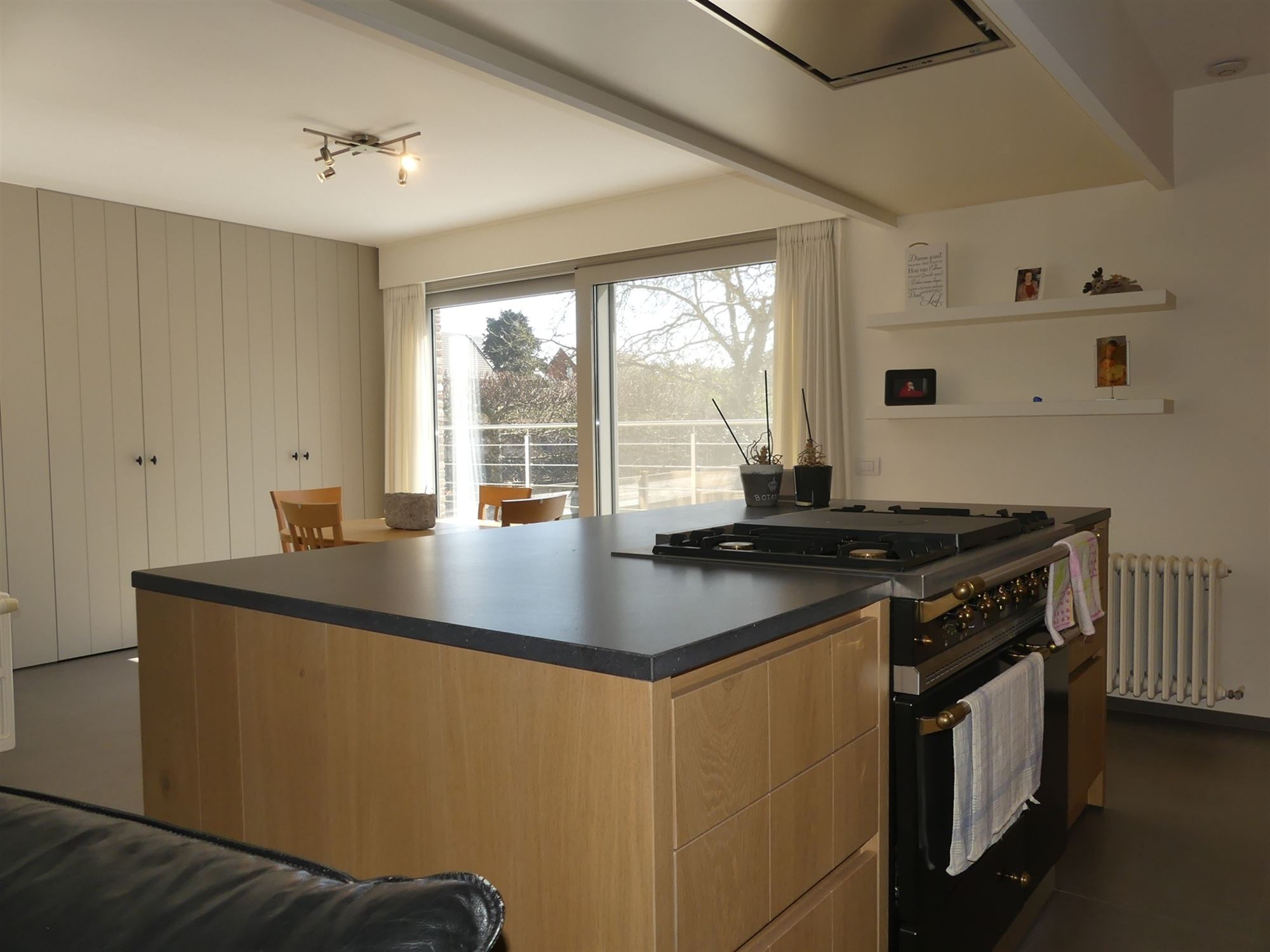 Prachtig afgewerkt appartement met groot en zonnig terras - foto 5