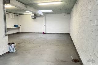 Ruime garagebox / opslagruimte / atelier te koop plaats voor 4 à 5 autos ideaal voor hobby of werkruimteBent u op zoek naar een ruime garagebox,...