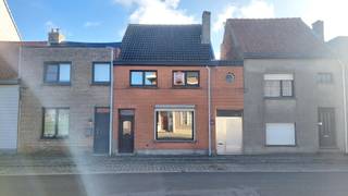 VERLAAGDE PRIJSDeze renovatie woning is gelegen te Bredene Dorpop centrale ligging nabij openbaar vervoer en winkels.Grond oppervlakte van...