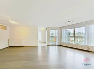 JARDINS DE JETTE, vlakbij winkels en openbaar vervoer, appartement van ± 110 m², gelegen op de 4e verdieping van een gebouw met lift.Op de 4e...