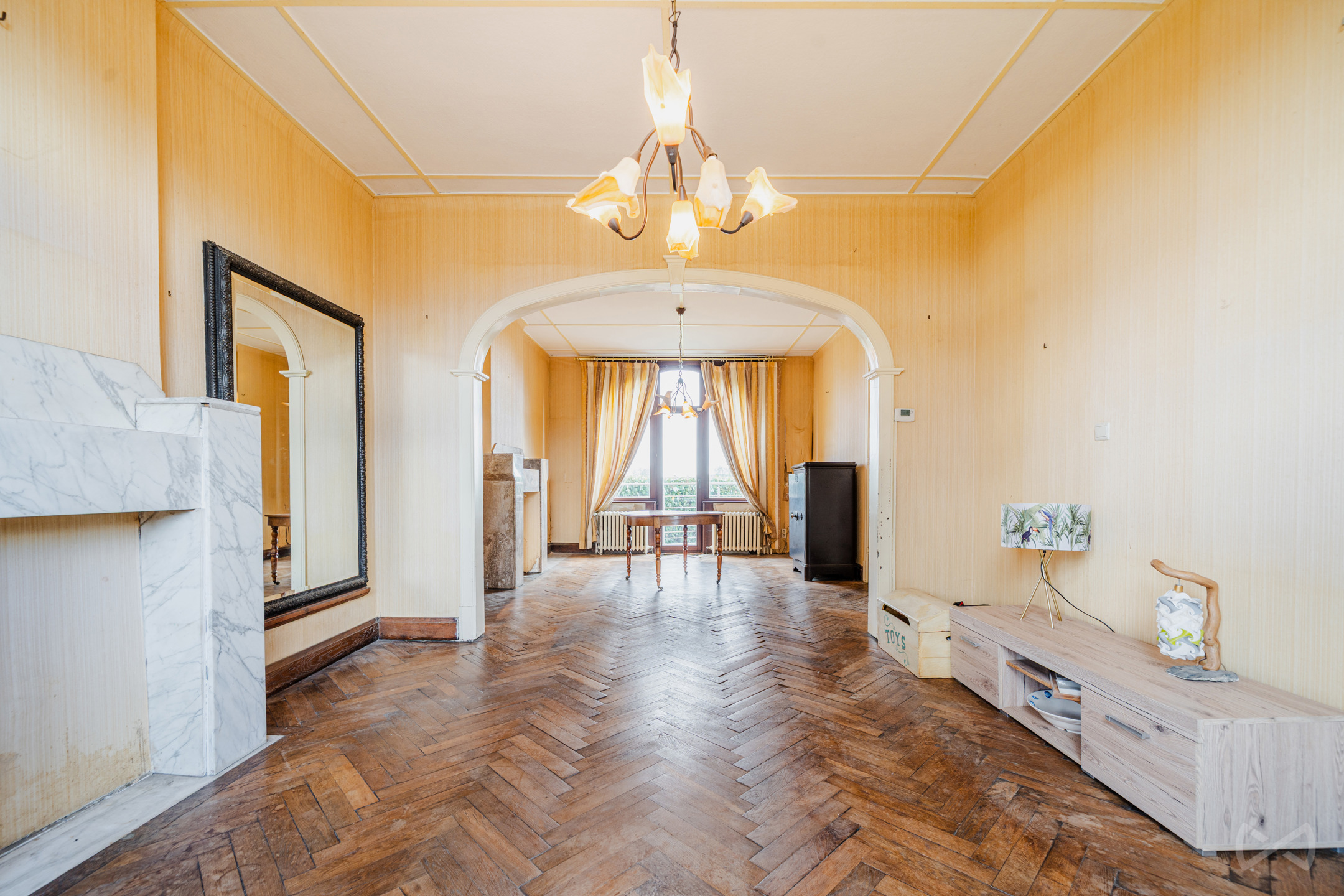 Herenhuis met garage, tuin en vrij beroep. - foto 4