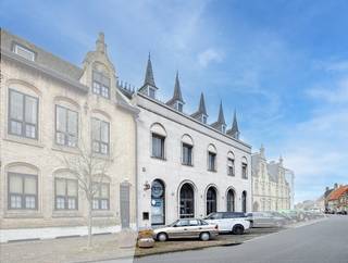 Voormalig bankgebouw in centrum Veurne met tal van mogelijkheden op 650 m². Het gebouw is uiterst geschikt om als coworking space te gebruiken...