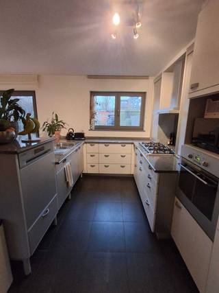 Instapklare woning met 5 slaapkamers, garage en grote tuin op toplocatie in Brasschaat.Deze verzorgde, instapklare woning is ideaal gelegen in een...