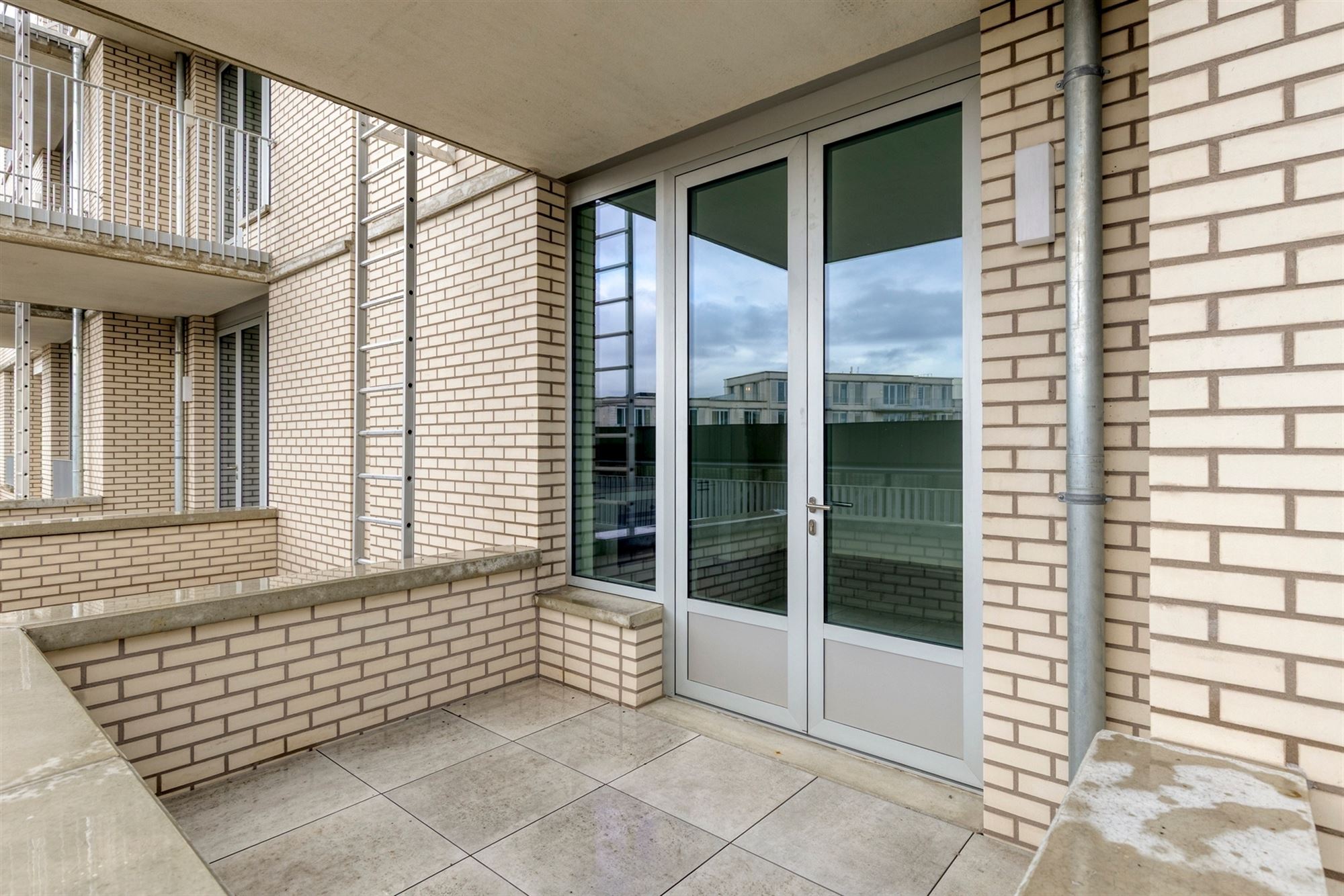 KNAP APP. MET 2 SLKS + TERRAS OP EEN TOPLOCATIE IN ANTWERPEN - foto 3