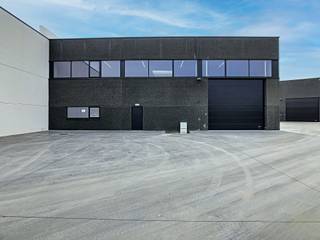 Deze ruime magazijnunit van 550 m² is gelegen in industriezone De Nest en geniet van een uitstekende bereikbaarheid dankzij de nabijheid van de...
