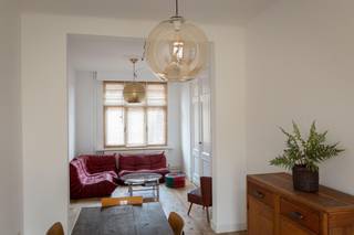 Charmante woning met 3 slaapkamers, stadstuin in het centrum van Turnhout. Garagebox. EPC: 242. Beschikbaar: 01/07/2026Ligging: In de...