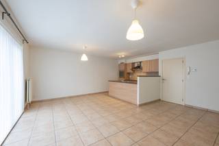 Op de eerste verdieping van een verzorgd gebouw bieden wij dit instapklare appartement aan, ideaal voor wie comfortabel wil wonen op een...