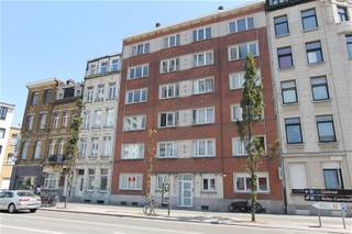 <p><span>2 slaapkamer appartement</span><span><br /></span><span>Gelegen aan de inkom van de stad en op wandelafstand van het Stadspark, centraal station en stadscentrum.</span></p><p><span> </span></p><p><span>Indeling:</span></p><p><span>Inkomhal met vestiairekast, aangename living, </span><span>volledig ingerichte keuken.</span></p><p><span>Ingerichte badkamer met een lavabomeubel, ligbad en toilet. </span></p><p><span>2 slaapkamers.</span></p><p><span>Kelder inbegrepen. <br /><br /></span><span>Kosten:</span></p><p><span>Provisie kosten €120/ maand (voorschot verwarming, onderhoud lift, gemeenschappelijke elektriciteit, water)</span></p><p><span>Elektriciteit individueel betalen.</span></p><p><span> </span></p><p><span>Beschikbaar vanaf 01 oktober 2026</span></p>