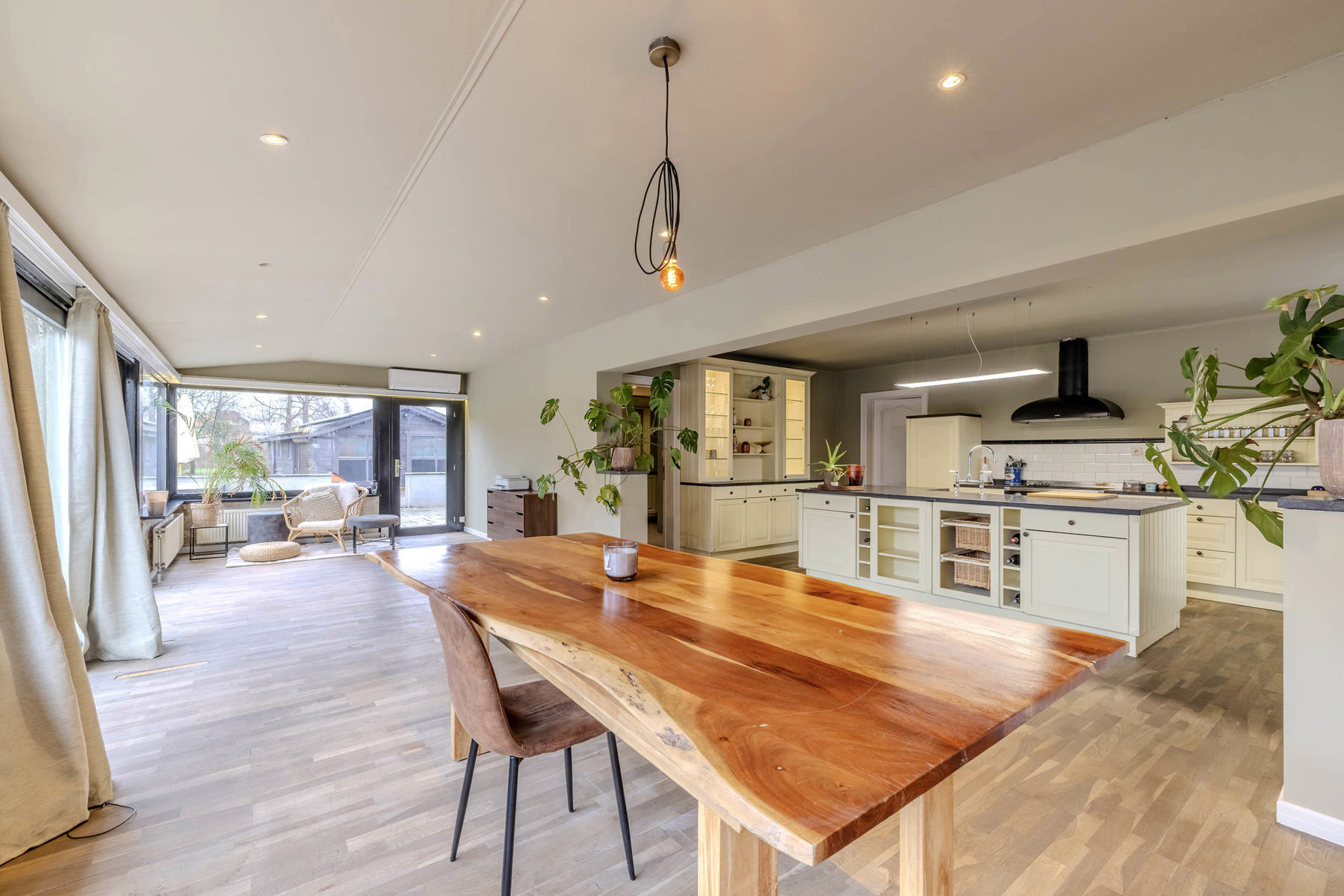 Woning met mogelijkheden en vergunde bijgebouw op 2.012m² - foto 5