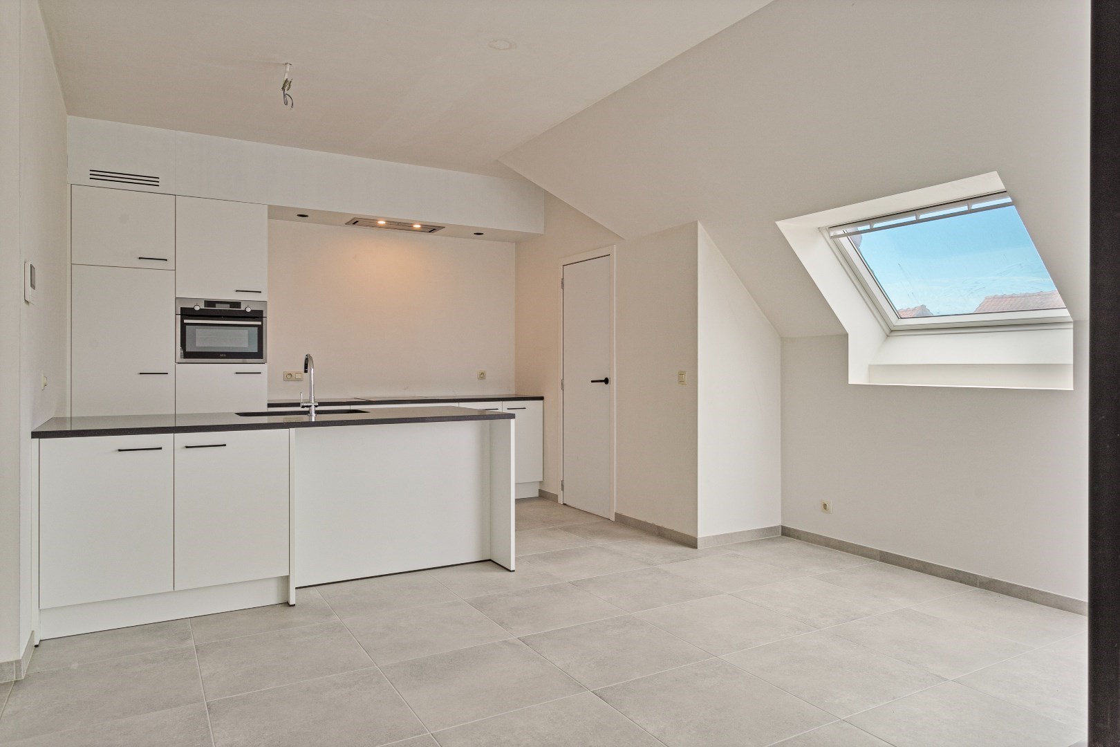 Volledige afgewerkt appartement met 2 slaapkamers en ruim terras. - foto 3