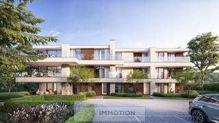 Residentie "Notarispark" - Waar architectuur, groen en rust elkaar ontmoeten.<br /><br />Residentie Notarispark biedt twaalf perfect afgewerkte appartementen, variërend van 110m2 tot 136m2.<br />Elk appartement beschikt over twee ruime slaapkamers en een groot terras dat uitzicht heeft op het groen.<br /><br />Dit hoekappartement is gelegen op de gelijkvloerse verdieping en heeft de volgende indeling :<br />Inkom, vestiaire, gastentoilet, keuken met berging, woonkamer met terras, 2 slaapkamers, badkamer. <br /><br />De residentie is volledig onderkelderd en biedt ruimte aan parkeerplaatsen, ruime private bergingen en een afgesloten fietsenstalling.<br />Daarnaast biedt de ondergrondse parkeergarage de mogelijkheid tot het laden van elektrische wagens.<br /><br />Duurzaamheid staat centraal: dankzij de combinatie van individuele warmtepompen, zonnepanelen en vloerverwarming zijn de appartementen energiezuinig en futureproof.<br />Door het gebruik van deze innovatieve technieken behalen ze een E-peil van E30 of lager.<br /><br />Voor een persoonlijke afspraak of meer informatie kunt u rechtstreeks contact opnemen met Christophe op het nummer 0497 41 37 37 of stuur een mail naar christophe@immotion.be.