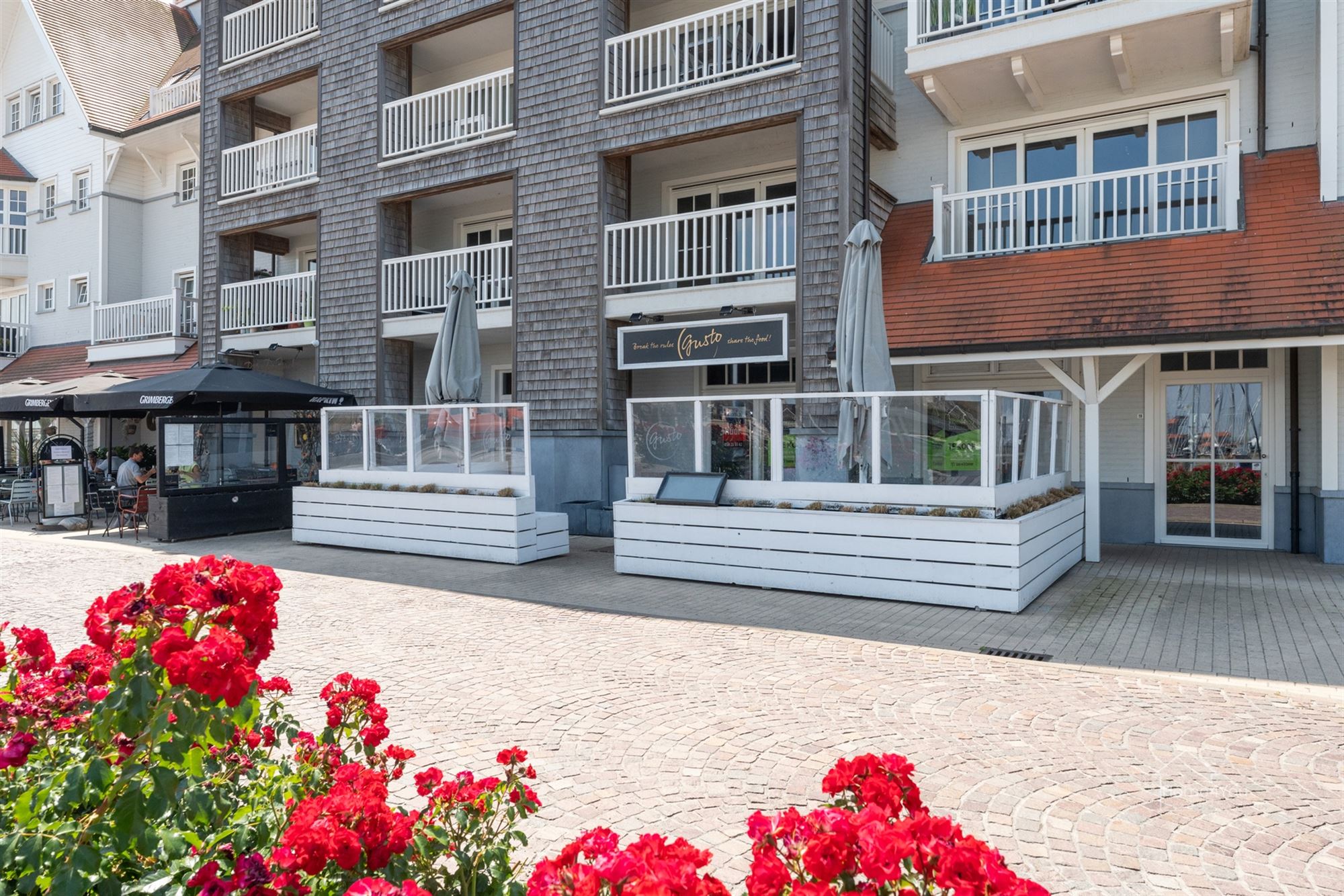 Magasin d'accueil spacieux et entièrement équipé sur la promenade ! - photo 3