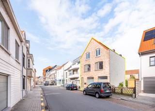 In het hart van De Haan, rustig gelegen en toch op enkele minuten van zee, bevindt zich deze karaktervolle woning die veel meer is dan een...