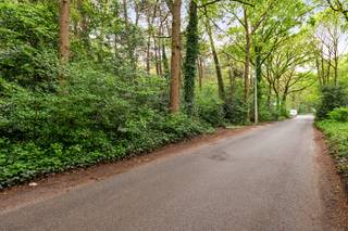Dit stuk bosgrond in natuurgebied heeft een oppervlakte van 1.000m² en is gelegen aan een verharde weg, de Antwerpsebaan in Zandvliet.  Let op, dit...