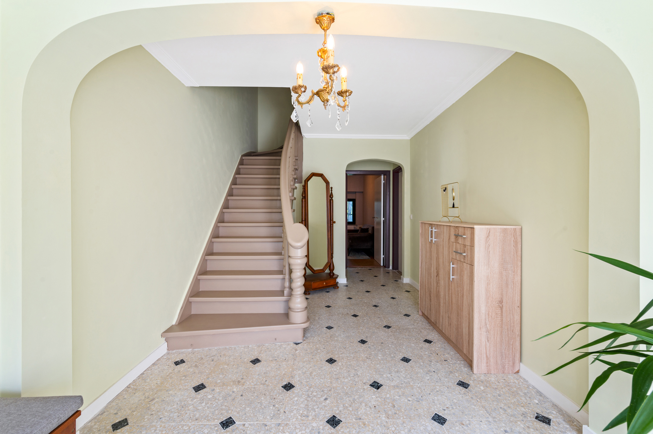 Stijlvol vernieuwde Bel-étagewoning met 4 slaapkamers, 2 badkamers en tuin - foto 4