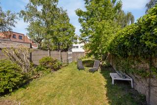 Ruime gezinswoning met zonnige tuin in Brasschaat Locatie: Gelegen in de rustige en gegeerde wijk Mariaburg te Brasschaat, bevindt deze woning zich...