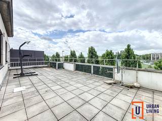 Découvrez ce spacieux appartement de 107m², idéal pour les familles. L'espace de vie offre une abondance de lumière naturelle grâce à de...